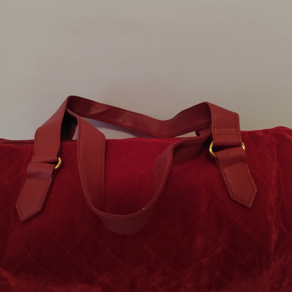 K L Red Quilted Velvet Zip Faux Leather Double Handle Travel Duffel ShoulderBag - Picture 10 of 14